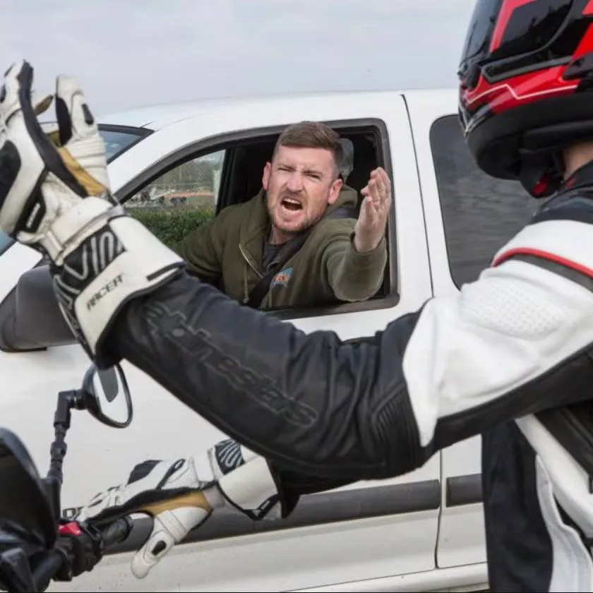 Trafikte Öfke Patlaması: Motorlu Kuryelerle Sürücüler Arasındaki Bitmeyen Çatışma